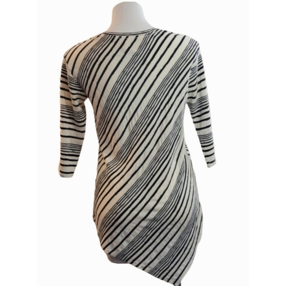 Two by Vince Camuto Assymetrical striped Tunic top Black & White Size S - Picture 4 of 9
